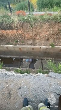 Спасатели помогли мужчине, упавшему на глубину пять метров в Алчевске