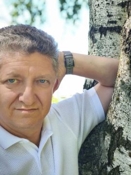 Сергей Цемкало: Гой ты, Русь, моя родная, Хаты — в ризах образа… Не видать конца и края — Только синь сосёт глаза