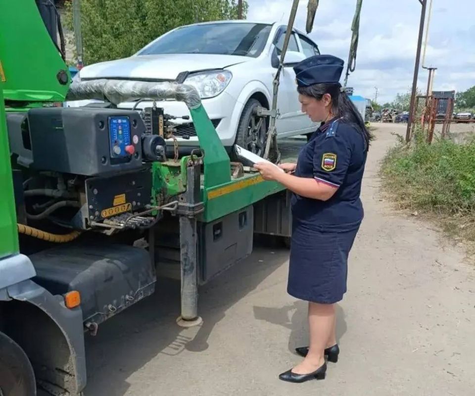 Более 20 автомобилей передали луганские приставы в зону СВО