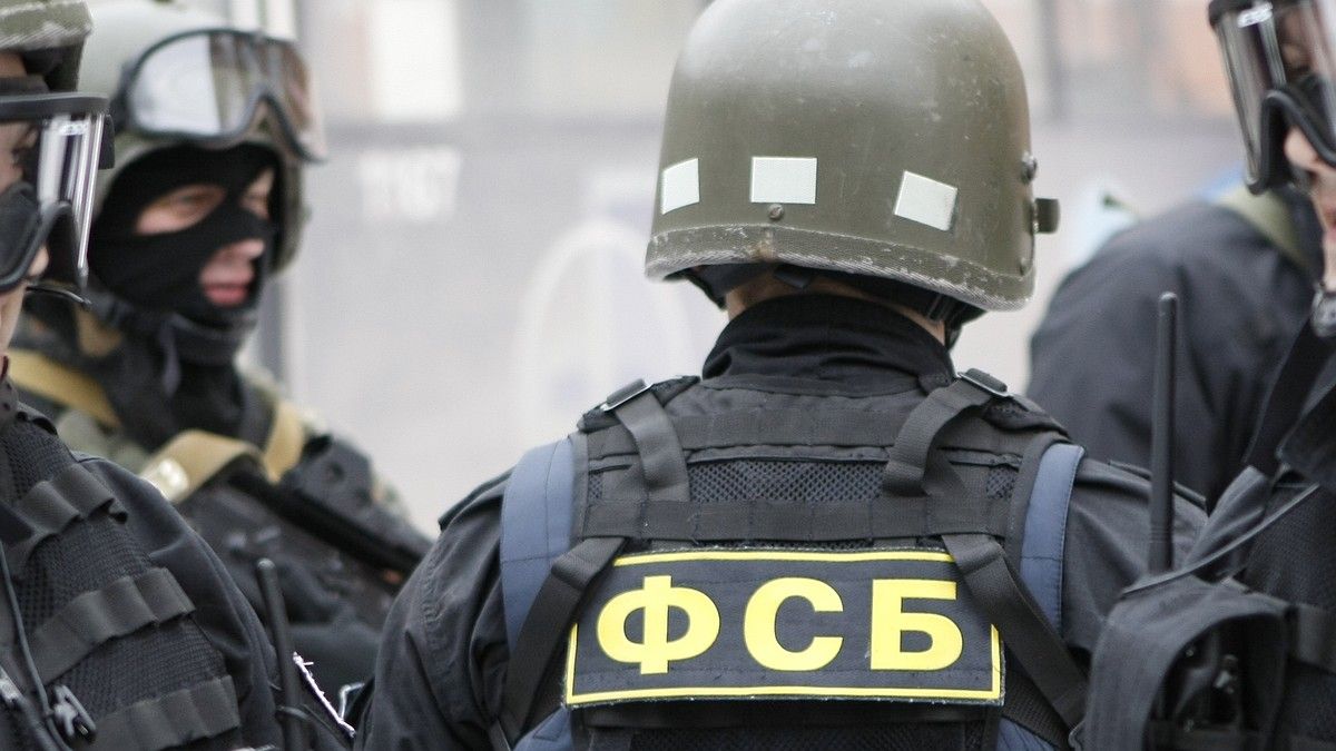 ФСБ задержала трех жителей ЛНР за работу на украинские спецслужбы