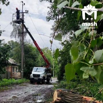 Почти 10 тысяч жителей Луганска остаются без света после урагана