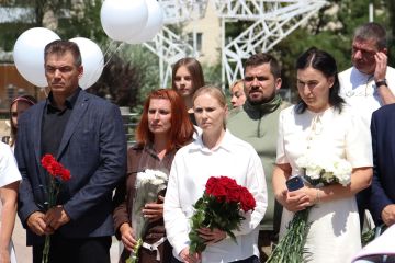 В Луганске почтили память детей – жертв войны в Донбассе
