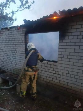 СПАСАТЕЛИ ПОТУШИЛИ ПОЖАР В СЕЛЕ МУРАТОВО