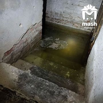 Луганчане вторые сутки сидят без света из-за затопленного подвала многоэтажки — вода залила электрощитовую и спровоцировала короткое замыкание