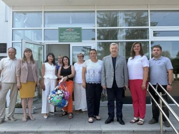 Виктор Водолацкий: Сегодня, в рамках исплнения Народной программы Единой России, посетил Луганский учебно-воспитательный комплекс имени летчика-космонавта Г.Т. Берегового и проверил готовность школы к новому учебному году