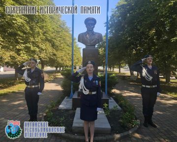 2 августа, в День Воздушно-десантных войск, ветераны, курсанты и выпускники РЮОО «ДПСК» «Школа мужества им. Артема Ванюшенко» собрались в торжественной обстановке