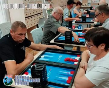 1 августа представители Краснолучского местного отделения ЛРО ВООВ «БОЕВОЕ БРАТСТВО» на базе Краснолучской центральной городской библиотеки им. Н. К. Крупской провели турнир по нардам