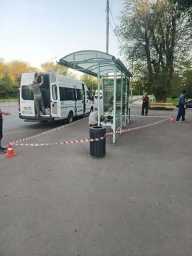 Жара не помеха: в Луганске обновляют остановки