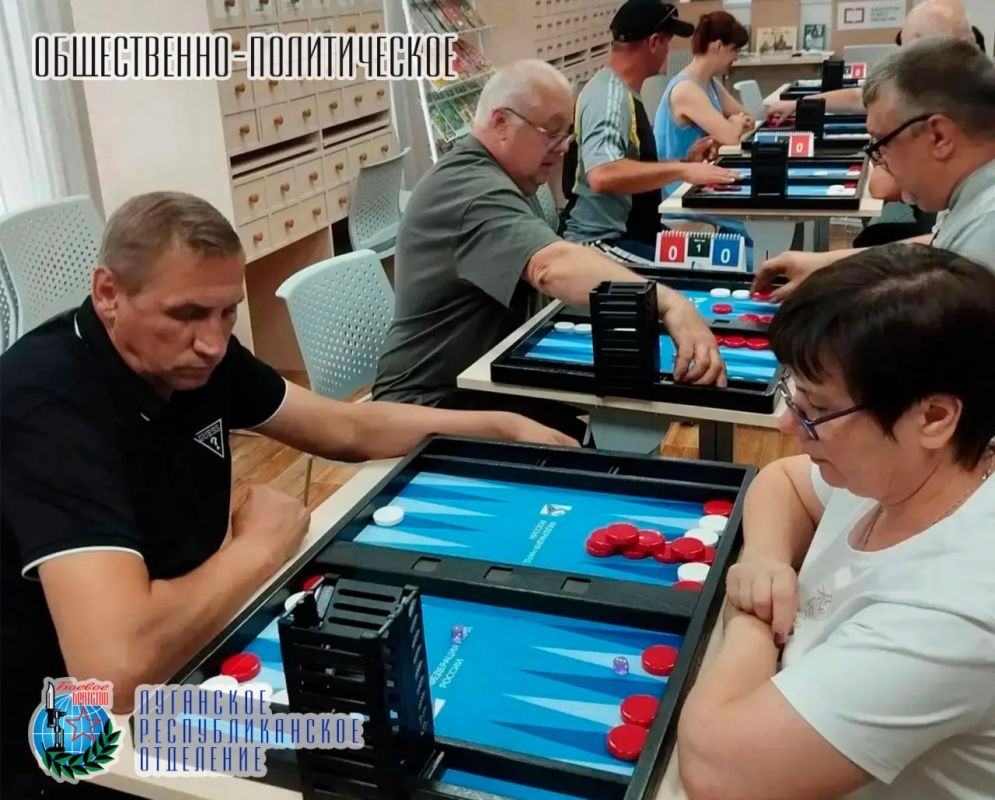 1 августа представители Краснолучского местного отделения ЛРО ВООВ «БОЕВОЕ БРАТСТВО» на базе Краснолучской центральной городской библиотеки им. Н. К. Крупской провели турнир по нардам