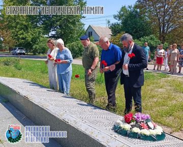 4 августа в Меловском центральном доме культуры состоялось открытие выставки «Без срока давности», организованной депутатом Народного Совета ЛНР, членом Совета Луганского республиканского отделения «БОЕВОЕ БРАТСТВО»...