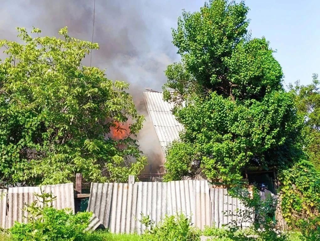 Утром в Луганске БПЛА атаковали частный сектор и парковку на придомовой территории