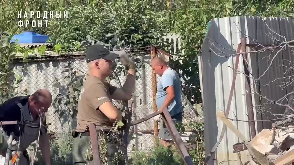 Оперативная помощь жителям Луганска: Народный фронт на связи