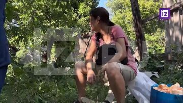 "Люди находятся в шоке": последствия атаки ВСУ по дому в Луганске показал корреспондент "Известий"