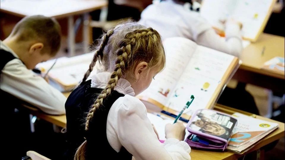 Леонид Пасечник: Все многодетные семьи Луганщины получат ежегодную выплату – 10 тысяч рублей на каждого ребенка-школьника для покупки школьной и спортивной формы