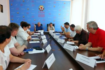 В Народном Совете ЛНР состоялось заседание Комитета по информационной политике с участием заместителя Председателя Народного Совета Александра Ермоленко