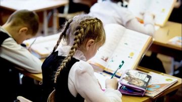 Леонид Пасечник: Все многодетные семьи Луганщины получат ежегодную выплату – 10 тысяч рублей на каждого ребенка-школьника для покупки школьной и спортивной формы