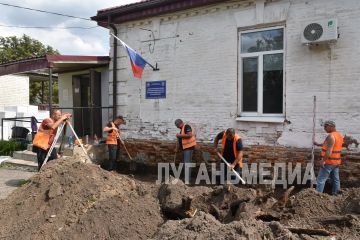 В Новопскове начался капитальный ремонт фасада модельной библиотеки