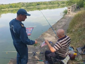 Сотрудники МЧС проводят рейды на водоемах ЛНР