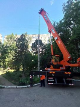 В Луганске обновляют дворы: новые контейнеры, освещение и дороги