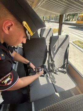 Перед 1 сентября инспекторы проверяют школьные автобусы в Антраците