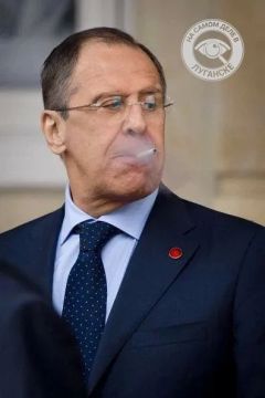 Где посол?. Посол Японии должен был прийти в МИД РФ на разговор о протесте Токио из-за визита Путина на Итуруп, однако дипломат до сих пор так и не явился, заявил Лавров