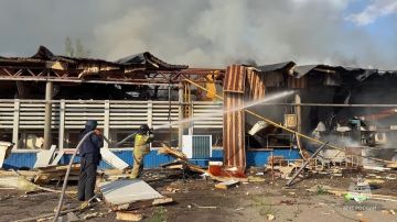 Сотрудники МЧС России ликвидировали крупные пожары в Луганске