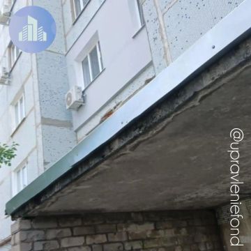 Объединенный филиал в городе Счастье установил отливы на козырьках