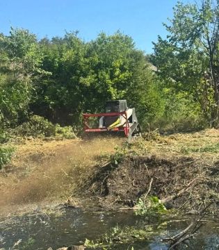В ЛНР началась расчистка реки Белой