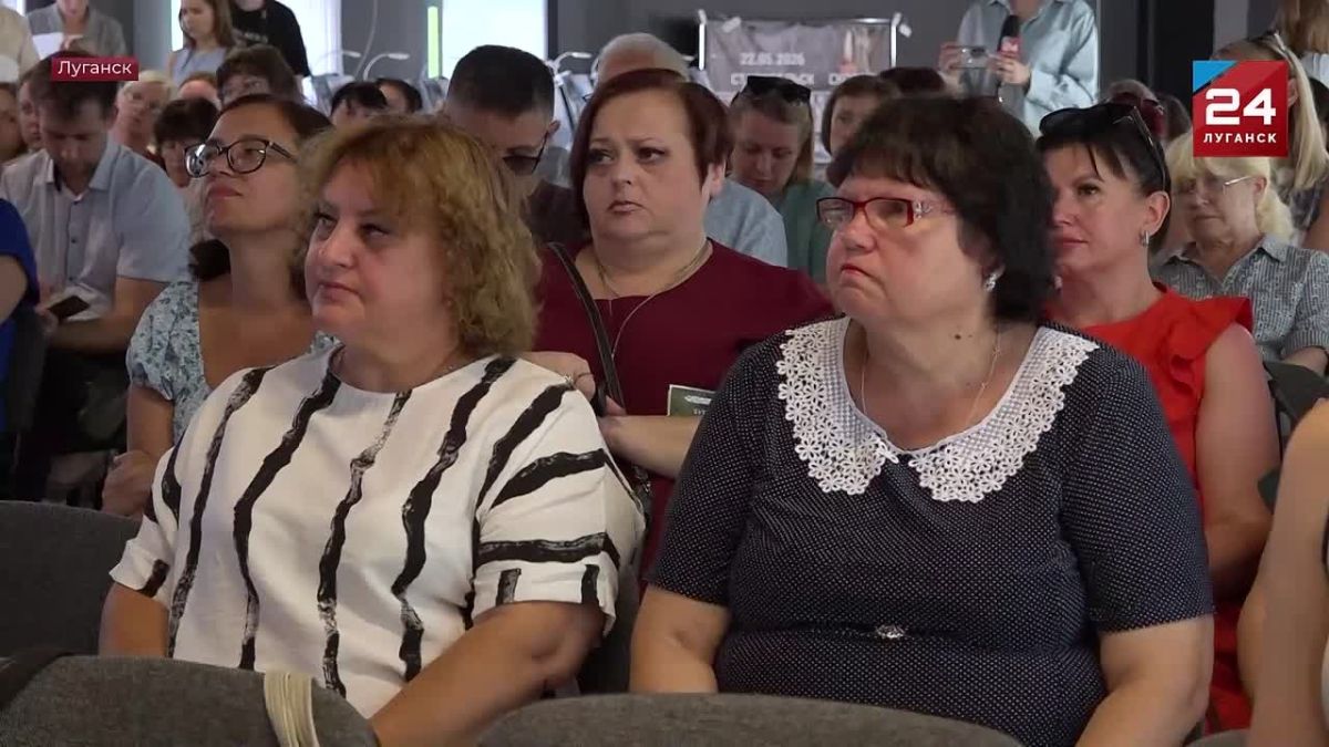 Знания о Малой Родине: новые учебники по истории Донбасса и Новороссии передали школам ЛНР