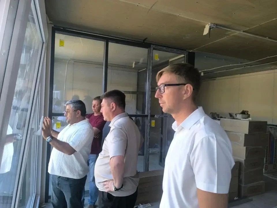В Станично-Луганской больнице готовят диагностический центр: ремонт в активной фазе