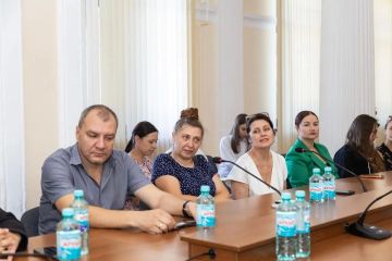 ЧАС РАДИО. Народное радио «Родники» уже в октябре может начать регулярно посвящать свой эфир певцам и музыкантам из Луганской Народной Республики