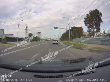 Маршрутка на полном ходу пролетела перекрёсток на красный в Луганске