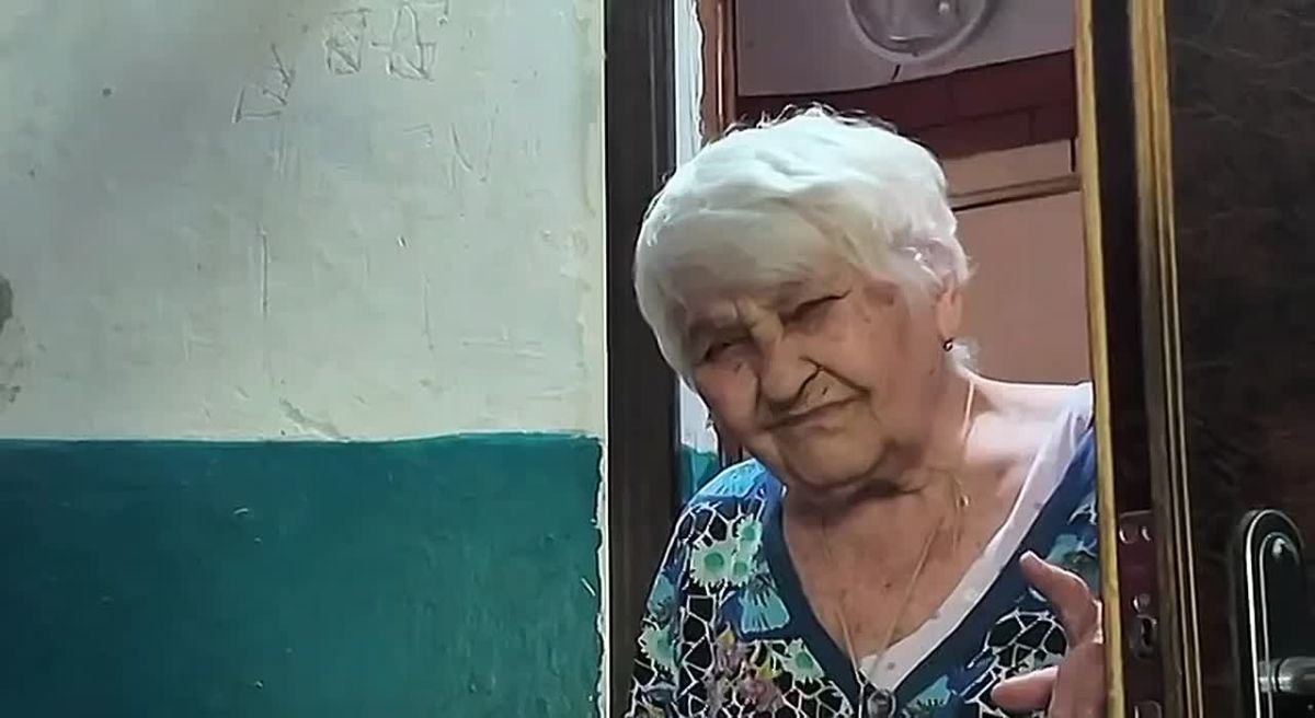 После ночной атаки дронов в восточной части Луганска повреждены многоэтажные дома