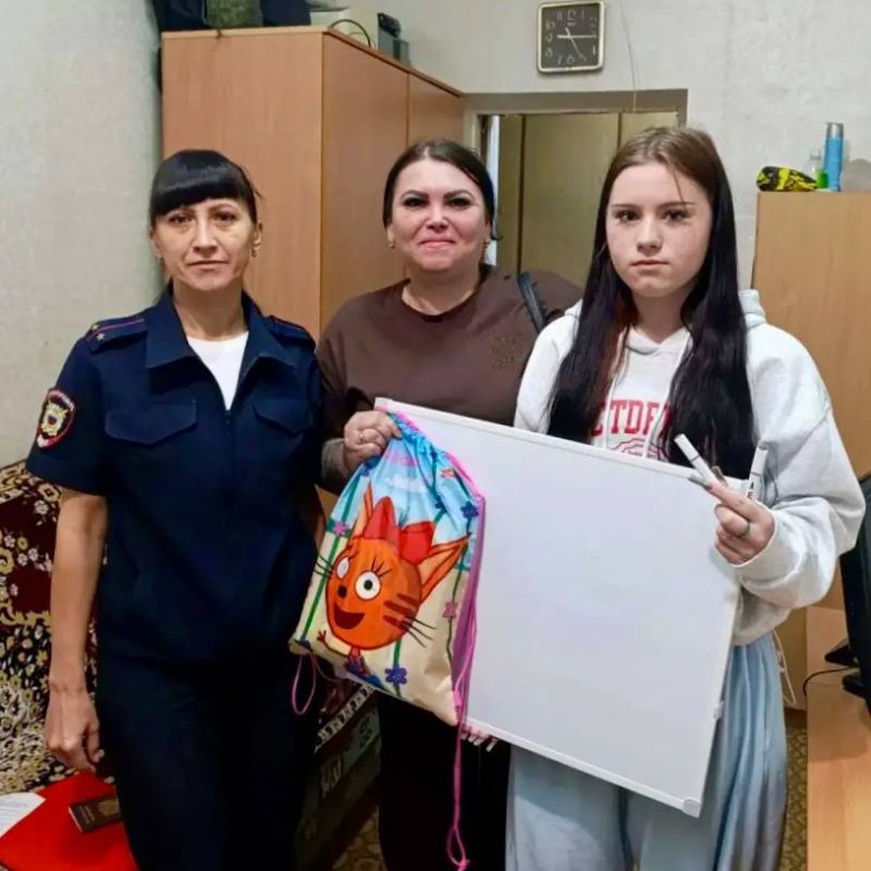Славяносербские полицейские помогли подопечным подготовиться к 1 сентября и рассказали о школьных правилах