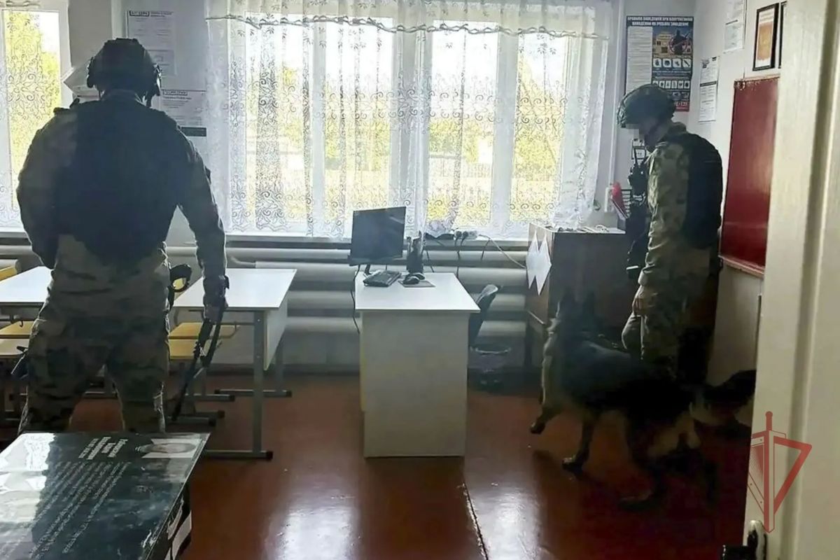 Более 180 школ обследовали росгвардейцы в ЛНР перед началом учебного года