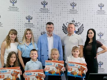 Руководитель Росреестра ЛНР поздравил будущих первоклассников с Днём знаний