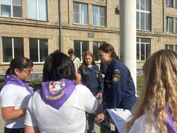 Луганские библиотекари вышли на улицы города с «Бегущей книгой»