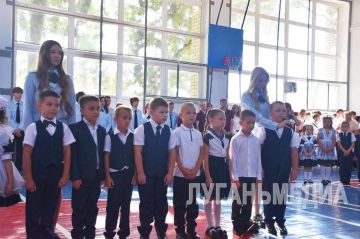 День знаний в Ровеньковской школе № 3 им. А. Ф. Бурды