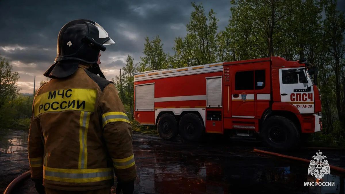 В Луганске спасатели достали мужчину из 7-метрового колодца на улице Учебной