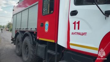 В Антраците природный пожар подошел к жилому сектору