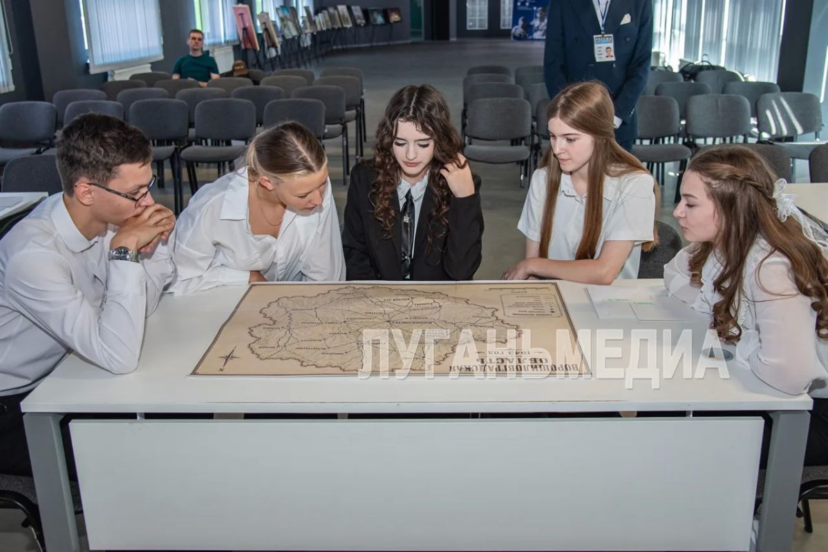 В Луганске школьники приняли участие в историческом квесте