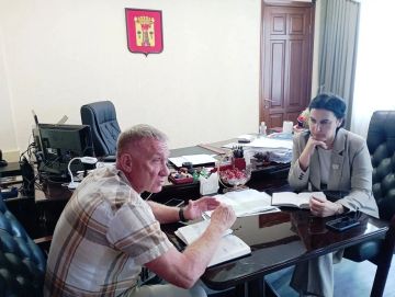 Глава Луганска провела рабочую встречу с депутатом, закрепленным за городом Счастье
