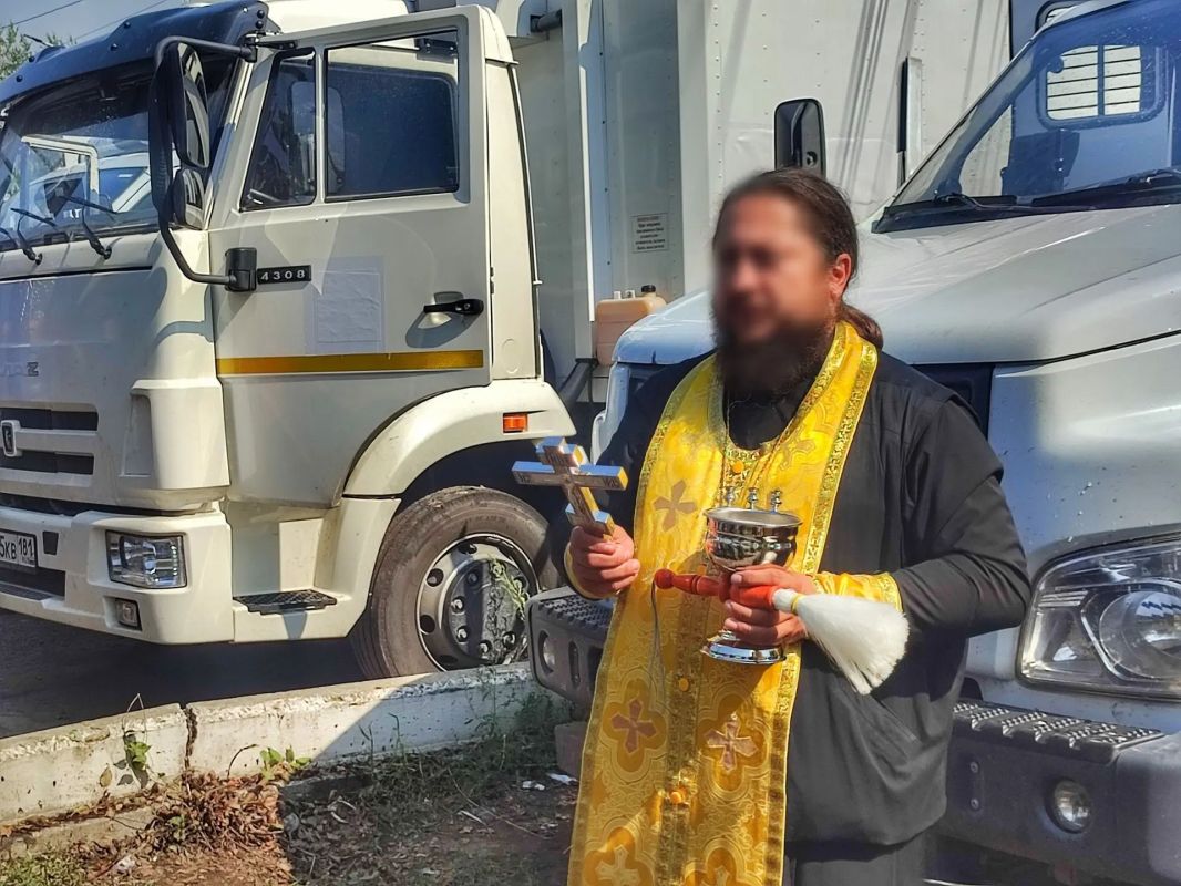 В Отделе по конвоированию УФСИН России по ЛНР освящен служебный автотранспорт
