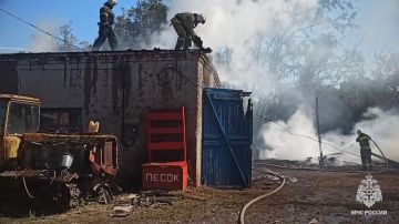 Огонь перекинулся на соседний двор — серьёзный пожар произошёл в Чугинке