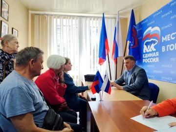 Депутат Юрий Филиппов провел прием в местной общественной приемной