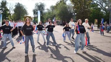 День города в Луганске был красочным и ярким, как тысячи городских роз
