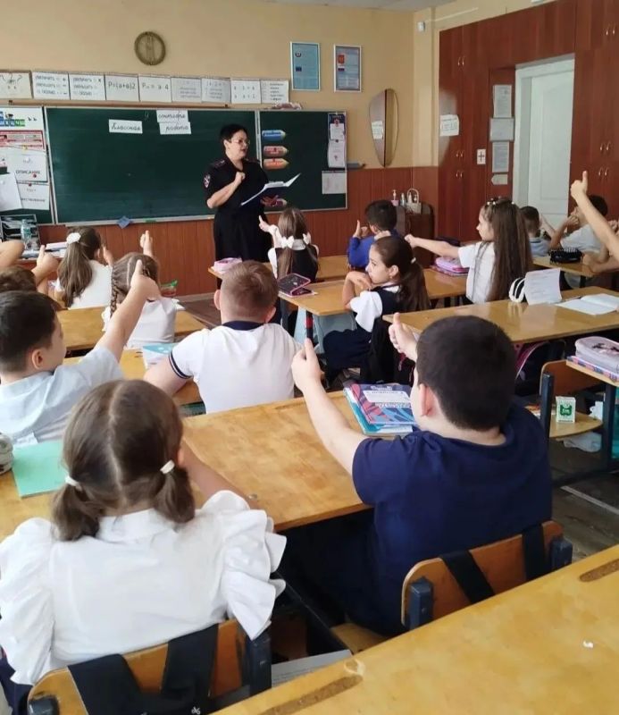 Правоохранитель регионального МВД рассказала маленьким луганчанам о безопасности в интернете