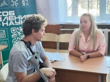Разработали персональную программу: Парень с инвалидностью поступил в колледж в Луганске