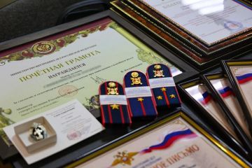 Первый заместитель начальника УФСИН России по ЛНР вручил благодарности сотрудникам миграционной службы МВД по Луганской Народной Республике