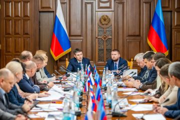 Виктор Водолацкий: Сегодня принял участие в заседании межведомственной рабочей группы, в рамках всероссийского народного проекта «Лица Героев» проекта «Новая школа» и Народной программы «Единой России»